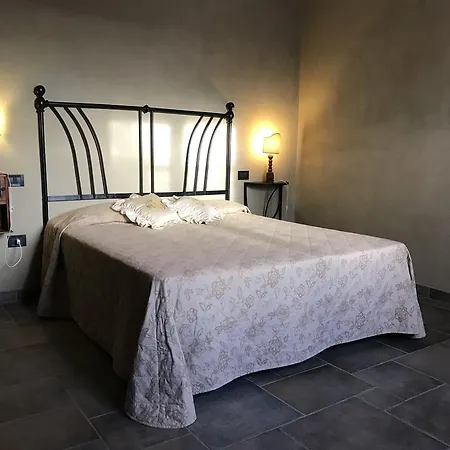 Casale San Giovanni 3*
